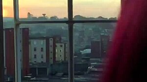 Ela se exibindo de jeito excitante nao resisti a morena linda e como sua buceta gostoso. Moaning and bent over.