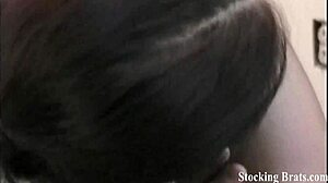 她舔我丝袜大腿！