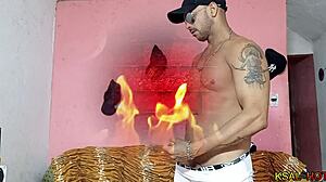 meu cliente pediu video chamada mostrando eu gozando, ele imagina engolindo minha porra toda