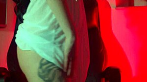 饥渴新娘在业余场景中拍屁股与劳拉法塔尔