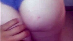 me follo a la mam� de mi amigo y le lleno la vagina de leche pov