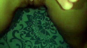 年轻美女用处女屁股跟继父换钱