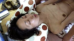 嘿，让我们看这个热熟女夫妻性交