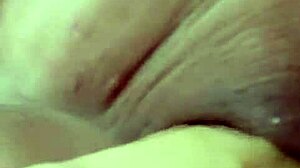 mature turkish lady takes dildo in her wet pussy so good