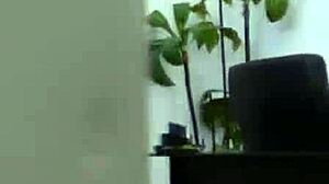 手铐内衣年轻女孩在办公室POV中用力吸，强烈欲望