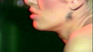 金发色情明星传奇Lois Ayres摇屁股前经典复古舞台性交。衣服撕裂复古口交场景。