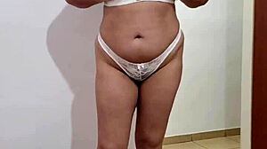 novinha gostosa teases with sensual hairy charm