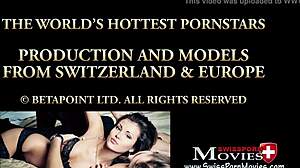 I, blond teen, stik gemuse n schwanz in my pussy.