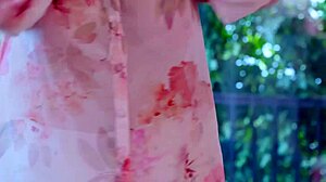 i love watching this blonde actress flaunt her style