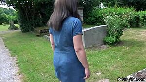 荡妇妻子Marion在城市公开性爱，POV后入