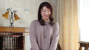 首次妻子纪录片featuring Ayumi Hirose的手淫技巧