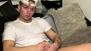 hot sends video to fuck buddy: jerk off to this cumshot?