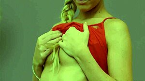 Hottie teen thrills herself with solo dildo fingering play