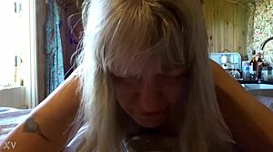 Fuck buddy takes housewife from behind in doggystyle!