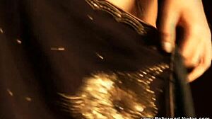 Indian milf shows arousing dance moves for amateurs. 💃