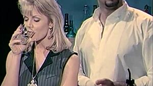 嘿，看色星Olivia被Vince Vouyer猛肏屁股，在狂野女同群交中