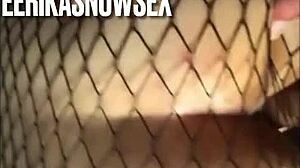 金发小美女穿着丝袜弯腰迎接巨鸡巴