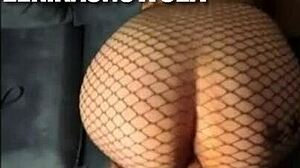 金发小美女穿着丝袜弯腰迎接巨鸡巴