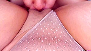 mi sexy compañera de clases se toca frente a mi y le doy la mejor cogida