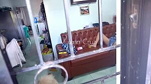 继兄看着继妹张开腿，猛舔小穴再狂干