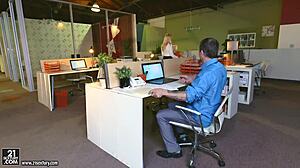 Young Goldie Rush's perfect round ass in footjob