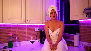 Hot babe have an interview and gets horny