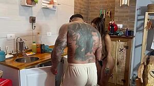 peguei essa safada belinha baracho na cozinha com big tits e monster cock