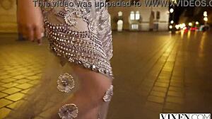 How does Vixen Eve Sweet charm for her daring heist?