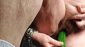 老奶奶用黄瓜插毛茸茸小穴