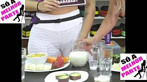 Kelly Key's big pussy camel toe splits leggings tight