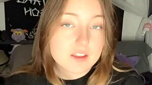 wanna see dildo sucking and wet pussy play?