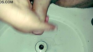 hey, check out this solo masturbation session with bad wolf28 😏