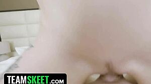 该死，蓝眼睛Reislin在辣骑乘后渴望我的精液！