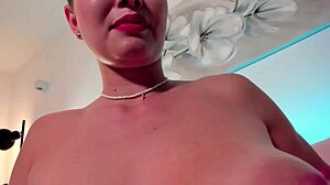 stella cardo, show that pussy close with tiny cam?