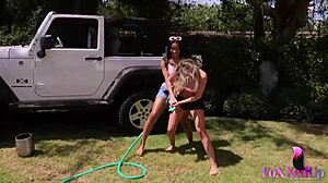 dude, jenna foxx and shy love finger their slits in a jeep outdoors! 😍