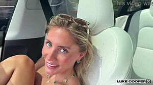 超赞！Bonnie Blue 特斯拉车震猛干 巨型动漫风POV