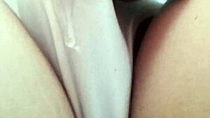 我的独秀：撕破衣服自撸高潮瞬间