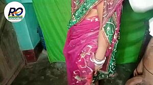Indian bhabhi looks sexy in saree during full chudai action.