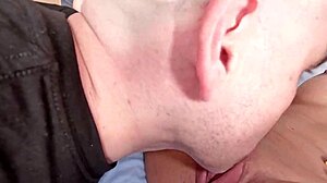 La ebony luna black me reconoce en la calle y me lleva a su casa para follarme sin compasion