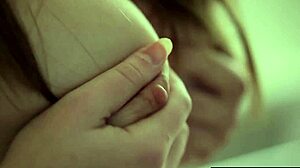 可爱18+少女网上为陌生人脱衣超刺激