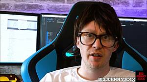 Nerdy Guy Gets Big Cock Sucked By Italian Valentina Bianco Before Hardcore Pounding