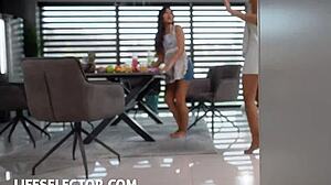 LifeSelector狂干辣室友Candee May和Lia