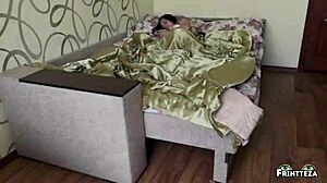 辣媽繼母被繼子雙洞齊插當驚喜禮物