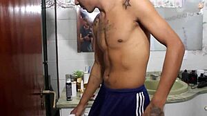 Holy Cow, Fodendo o Morador de Rua in Wild Hentai Action!