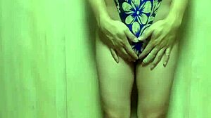 哇！金色紧身衣美女长肛塞训练超赞