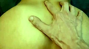 sexo com esposa e brinquedinho no cuzinho