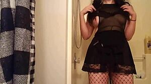 i watch this goth girl drinkin pee it's so weird