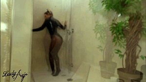 想看女主人latex丝袜挑逗吗