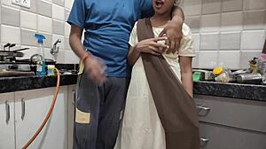 印度大学生被继兄狠狠干，真实硬核