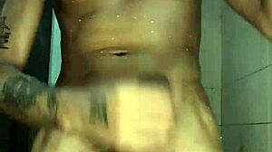 I’m obsessed with watching this thick novinho stroke himself in the shower